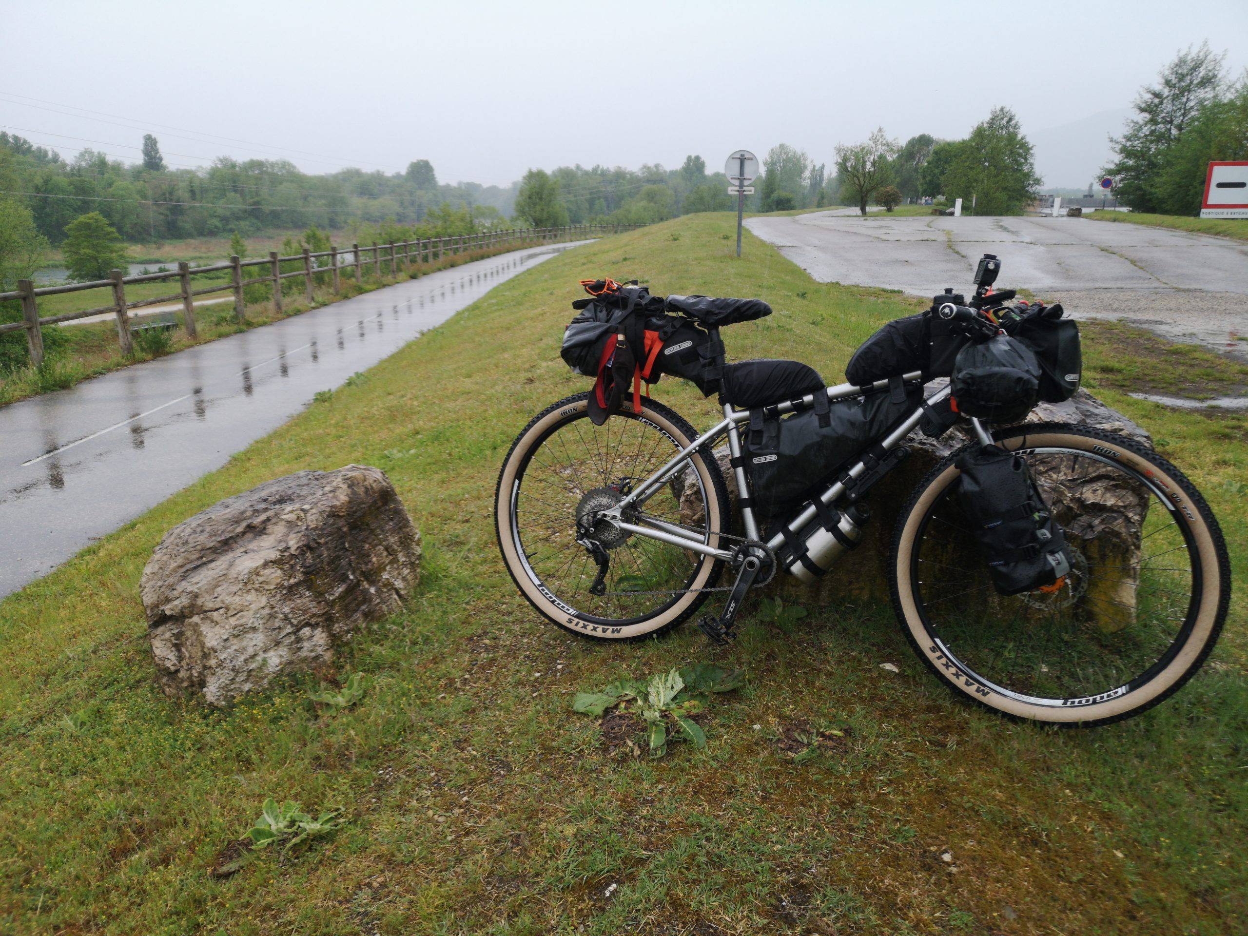 kona unit x sacoches kona unit x sacoches