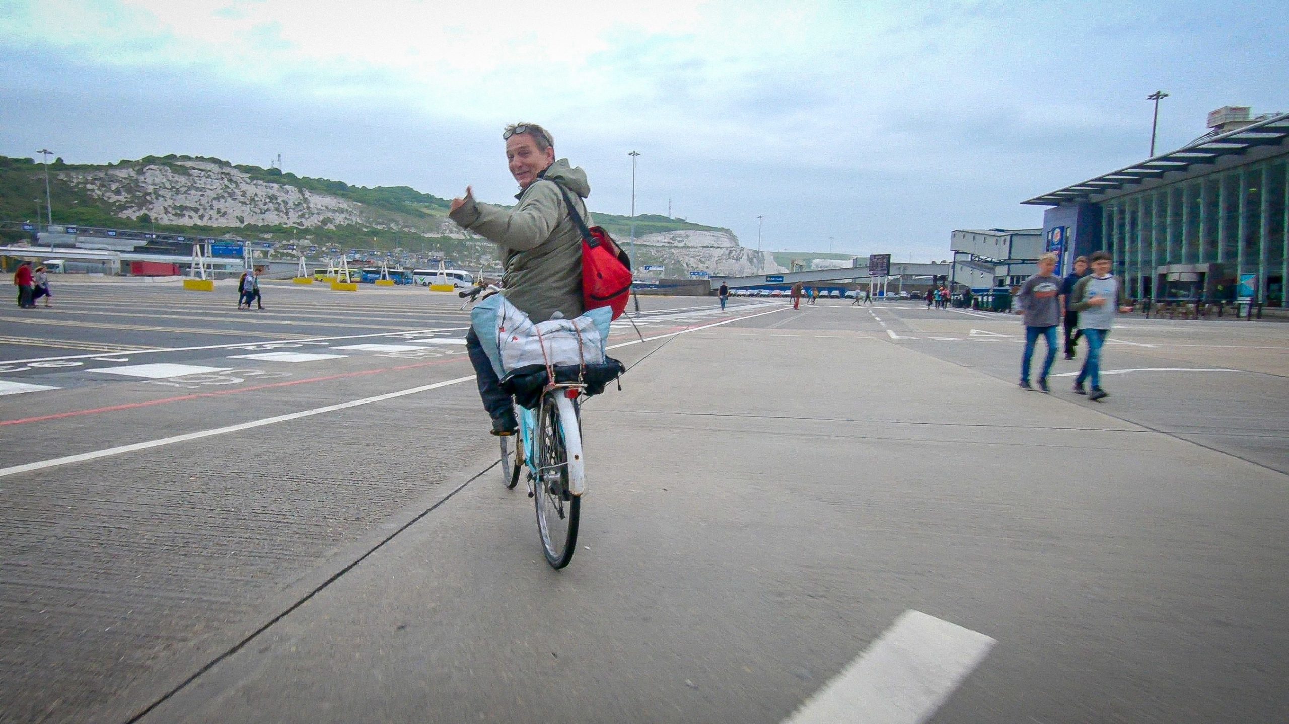 sortir à vélo du fery à Douvres